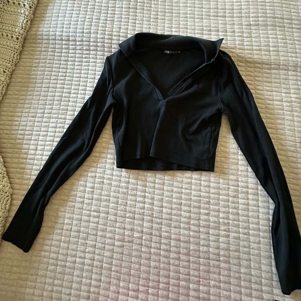 Cropped long sleeve collard shirt